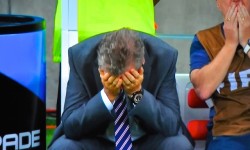 La disperazione di Roy Hodgson ct dell'Inghilterra che aveva cominciato a prepèarare questa partita subito dopo Natale