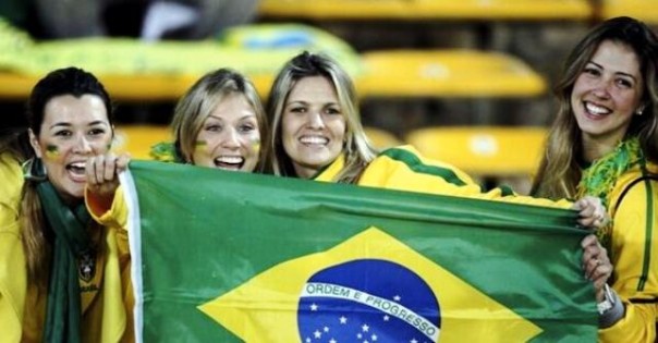 Tifose a San Paolo, dove si gioca la partita inaugurale dei Mondiali, Brasile-Croazia