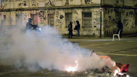 Scontri a San Paolo del Brasile prima della partita inaugurale dei Mondiali 2014