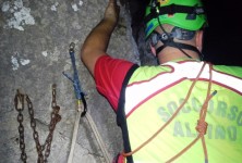 Un salvataggio del soccorso alpino in parete