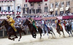 Una carriera del Palio di Siena