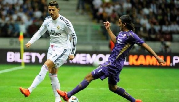 Real-Fiorentina, Aquilani contrasta Cristiano Ronaldo
