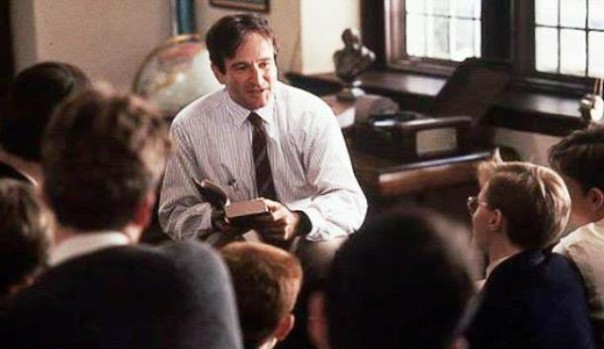 Robin Williams nel ruolo del professor Keating ne "L'attimo fuggente"