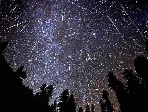 Il fenomeno delle stelle cadenti, osservabile soprattutto fra il 9 e il 12 agosto