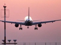 Un aereo durante un atterraggio