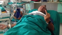 Paolo Bonolis in barella, fotografato dalla moglie che ha postato l'immagine su Instagram