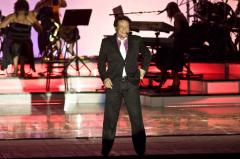 Massimo Ranieri, domani 18 agosto, alle 20,30 si esibirà al Gran Teatro Puccini di Torre del Lago