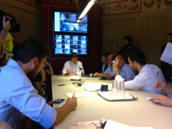 Briefing del sindaco Nardella con l'unità di crisi e i giornalisti