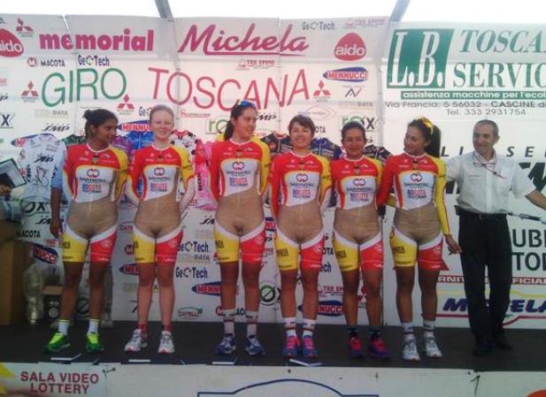 La squadra ciclistica femminile della Colombia  al Giro della Toscana