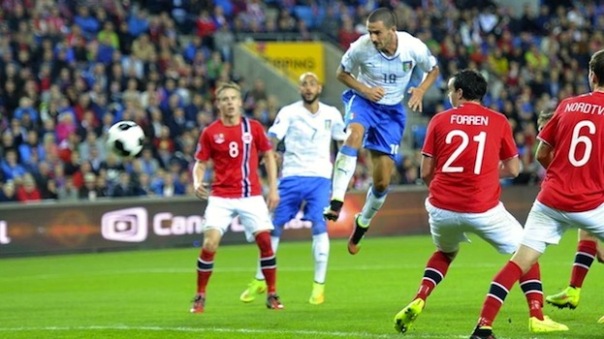 Il gol di testa di Bonucci su perfetto cross del viola Manuel Pasqual