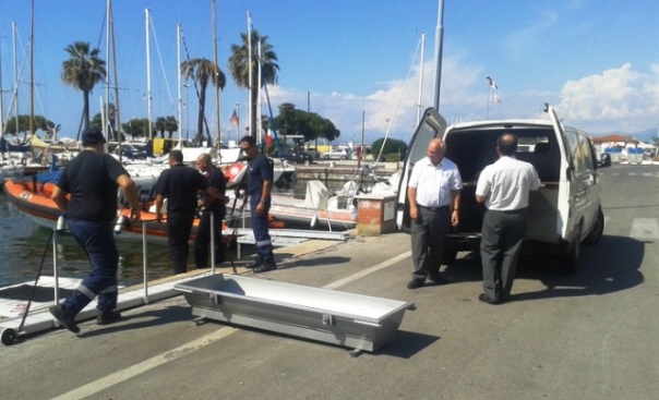 Un cadavere è stato recuperato in mare a Viareggio