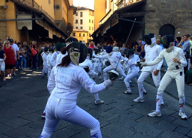Il primo #fencingmob di scherma a Firenze