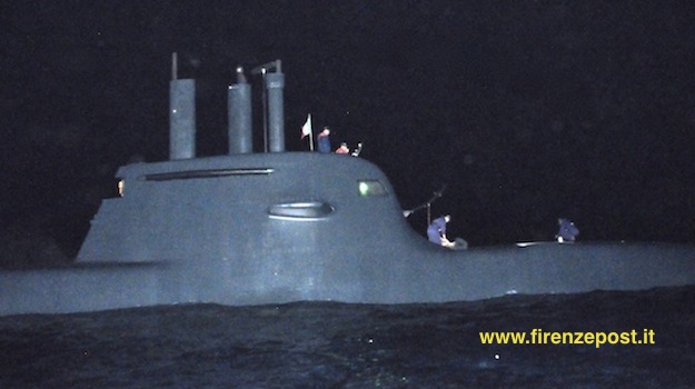 Abbiamo raggiunto di notte il sommergibile Scirè nel Mar ionio