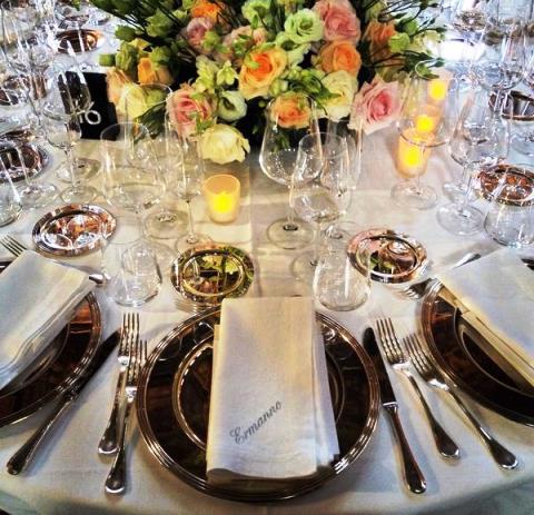 Tavoli imbanditi per la cena di gala 