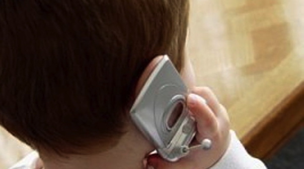 bambino-cellulare1-2