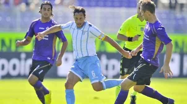 Viola sonnacchiosi nel primo tempo, sorpresi da Djordjevic: non è bastata la spinta della ripresa. Nel finale il raddoppio beffa dei laziali con Lulic (in sospetto fuorigioco)