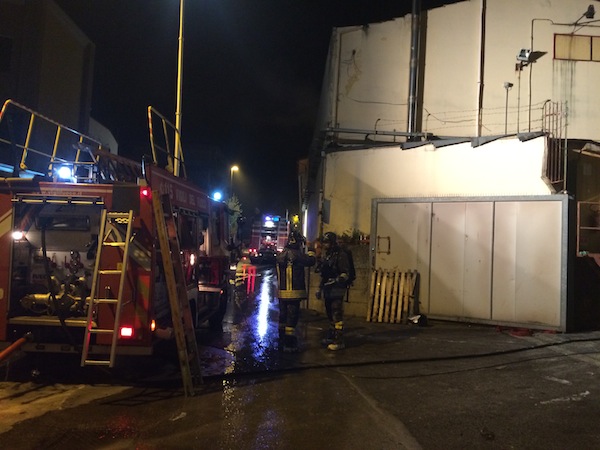 I pompieri hanno lavorato a lungo prima di spegnere l'incendio