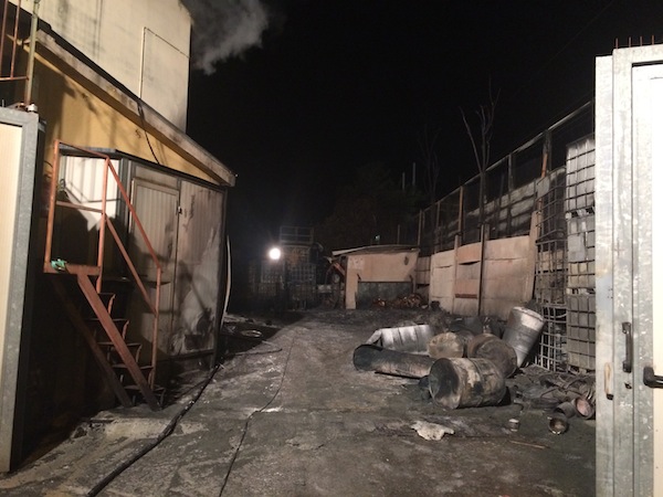 Il capannone dell'Industria Toscana Vernici distrutto dall'incendio