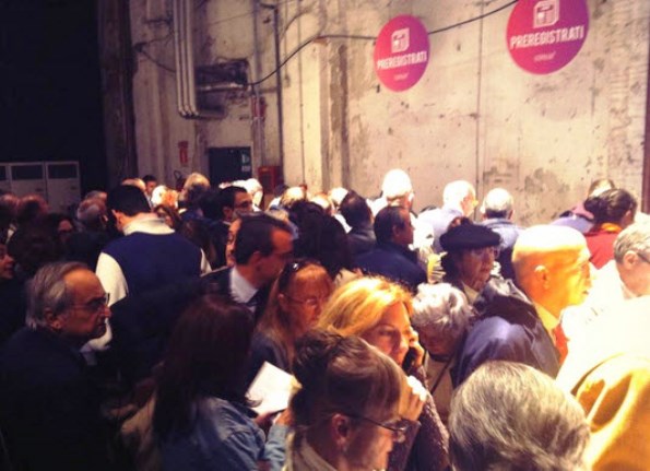 Leopolda 5, i primi arrivi e le registrazioni (foto dal profilo Twitter di Luca Alagna)