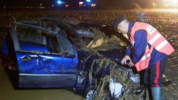 Maremma, l'auto delle sorelle  Graziella e Marisa Carletti trascinate via dall'acqua e dal fango