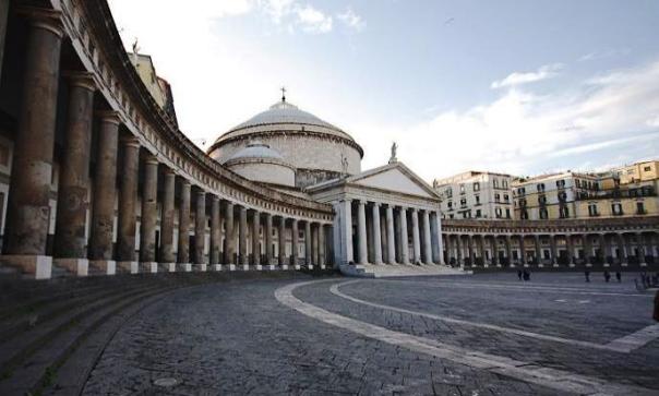 Napoli, Piazza Plebiscito