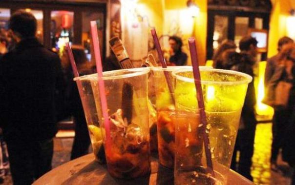 Abuso di alcolici dentro e fuori i locali