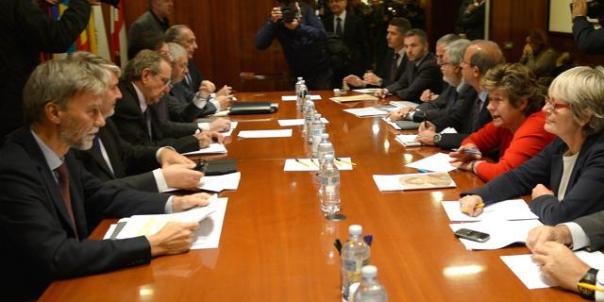 Il tavolo della trattativa