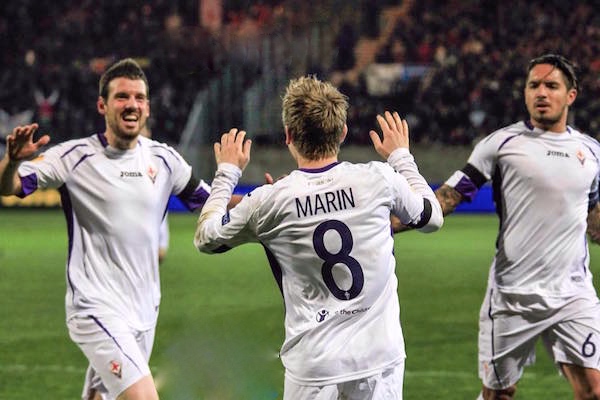 Marko Marin festeggiato dopo il gol (foto da violachannel.tv)