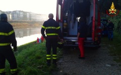 L'uomo è stato ripescato dai sommozzatori dei Vigili del Fuoco