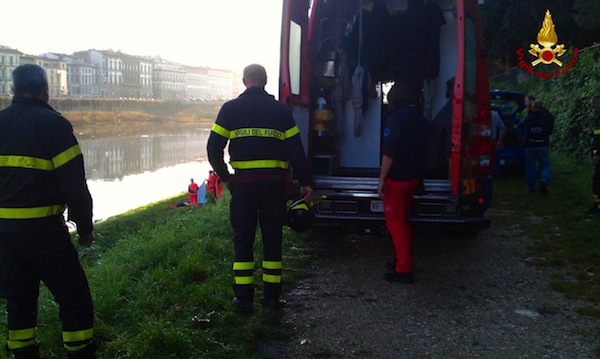 L'uomo è stato ripescato dai sommozzatori dei Vigili del Fuoco 
