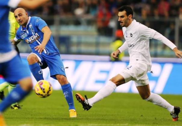 Empoli-Atalanta, un'azione di gioco, con Maccarone al tiro