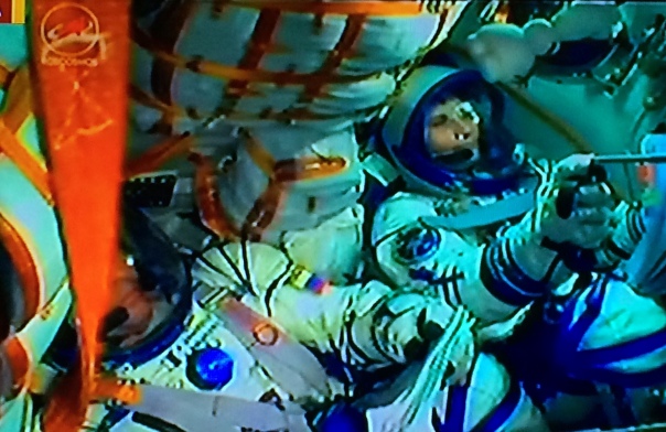 L'astronauta Samantha Cristoforetti appena dopo il lancio verso lo spazio