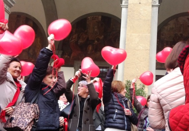Il flash mob delle infermiere a Santa Maria Nuova