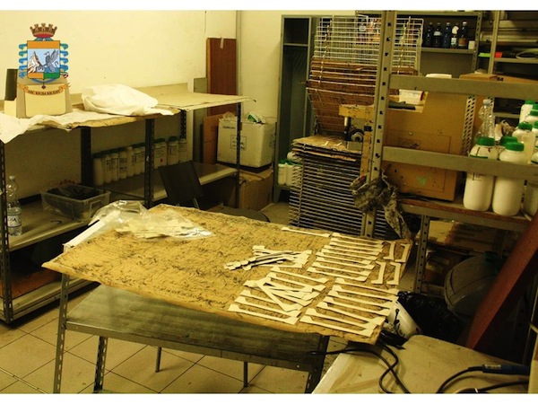 Uno dei laboratori di pelletteria controllati stamani a Scandicci 