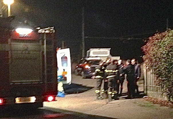 I soccorritori nei pressi della ferrovia a San Giovanni Valdarno dove è avvenuta la disgrazia