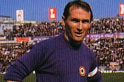 Kurt Hamrin quando giocava nella Fiorentina: 150 gol e 289 presenze
