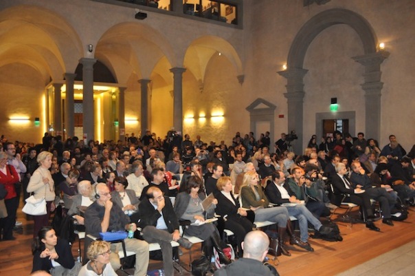 La sala dell'ex convento di sant'Apollonia durante il convegno della sinistra europea
