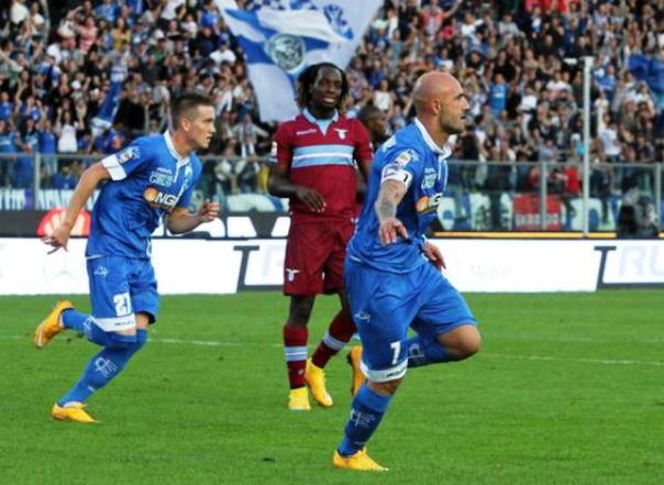 Maccarone esulta dopo aver segnato il raddoppio per l'Empoli sulla Lazio