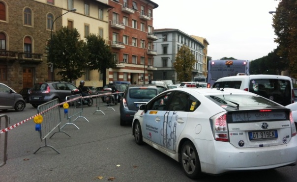 Viale Belfiore, a Firenze, completamente bloccato per effetto dei cortei intorno alle 11,30 di oggi 14 novembre