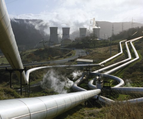 Una centrale geotermica