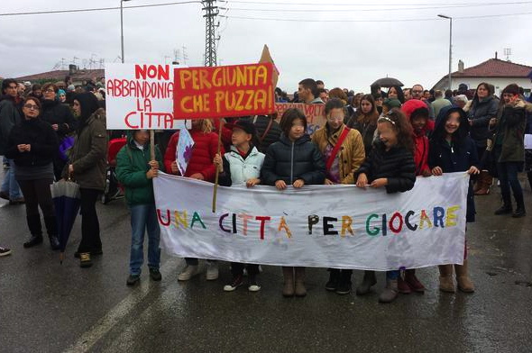Corteo di protesta a Carrara dopo il maltempo