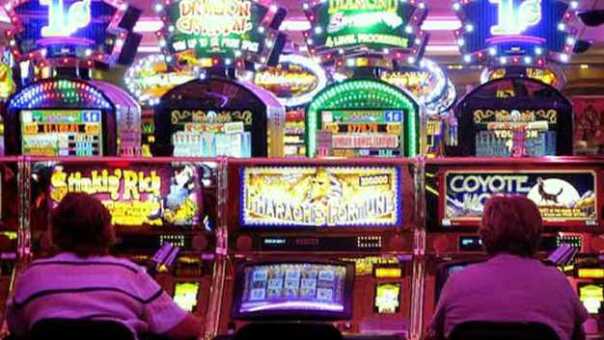 Una sala di slot machine