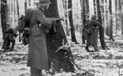 Soldati tedeschi in azione durante la seconda guerra mondiale