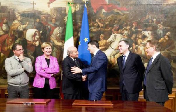 Cevital acquisisce le acciaierie Lucchini di Piombino, il premier REnzi stringe la mano a Issad Rebrab