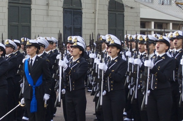 Il giuramento dei nuovi cadetti dell'Accademia Navale