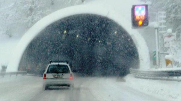 Intensa nevicata a Barberino di Mugello e su tutto il tratto Appenninico dell'A1 