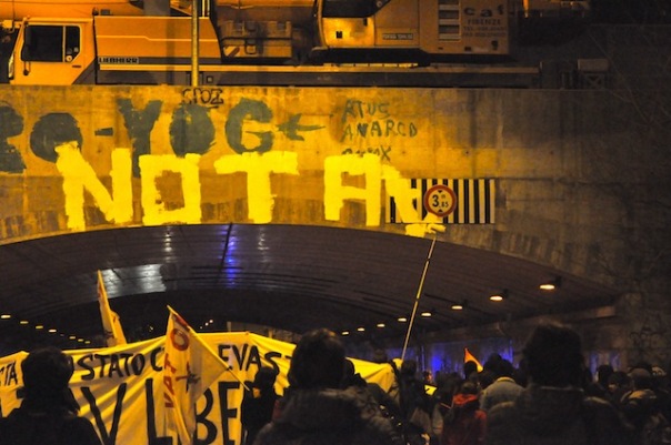 La scritta nel sottovaso ferroviario di via Circondaria