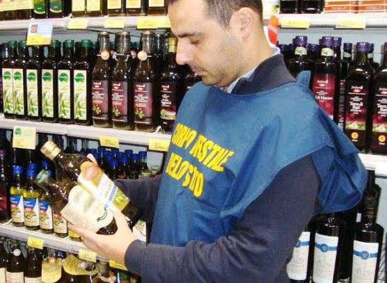 Olio extravergine d'oliva sequestrato dalla Forestale, etichette falsate