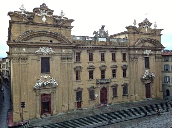 L'ex tribunale di piazza San Firenze: Zeffirelli lo ritiene ideale per la sua Fondazione, la scuola di musica e la scuola dell'arte dello spettacolo