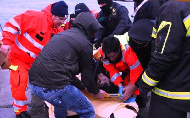 Ravenna, i soccorsi ai superstiti dello scontro fra i due mercantili